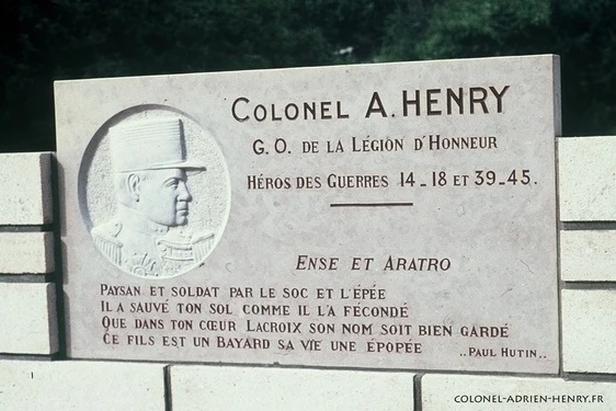 Plaque commémorative du Colonel Adrien Henry à Lacroix-sur-Meuse