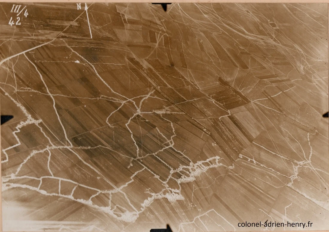 Photographie aérienne de reconnaissance du champ de bataille