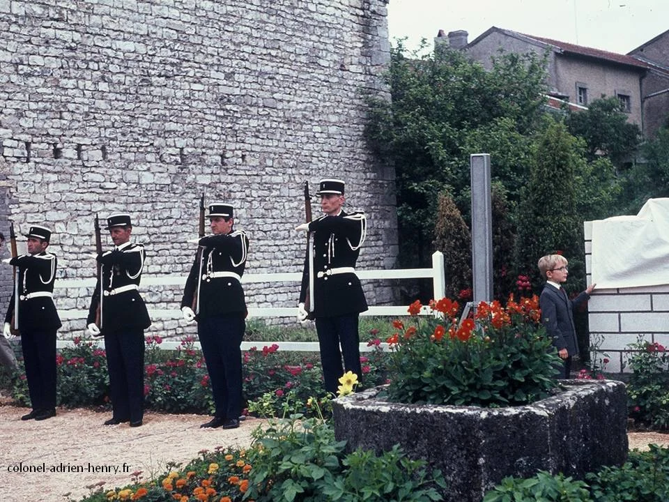 Plaque du souvenir à Lacroix-sur-Meuse